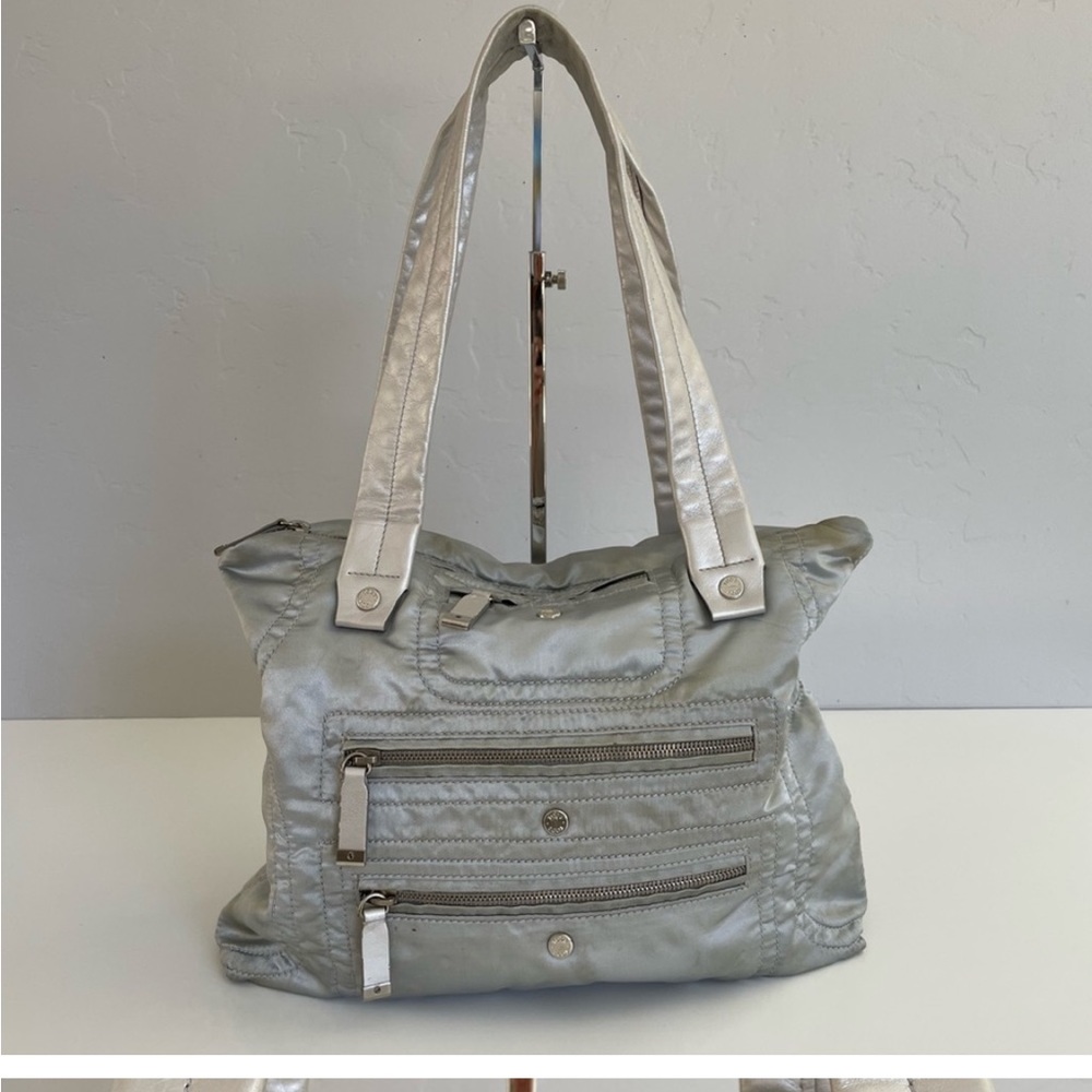 Auth TOD’S Silver Nylon and Leather Bag (Firm)
13”x10.5”x3”